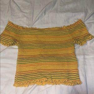 crop top/off shoulders